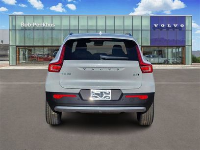 New 2025 Volvo XC40 B5 Core w/ Protection Package Premier