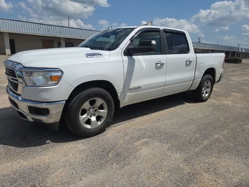 Used 2019 RAM 1500 Big Horn RWD image 3