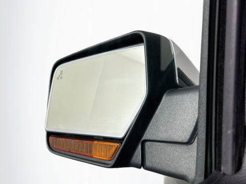 Used 2015 Lincoln Navigator 4WD image 16