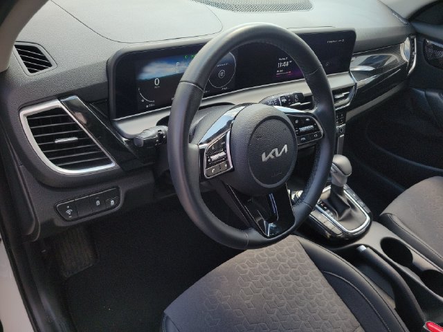 Used 2024 Kia Seltos S AWD/4WD image 15