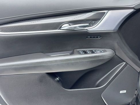 Used 2024 Cadillac XT6 Sport image 40