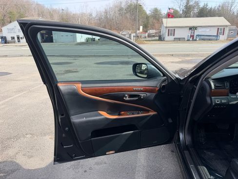Used 2010 Lexus LS 460 image 25