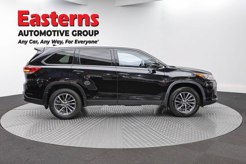 Used 2019 Toyota Highlander XLE AWD/4WD image 4