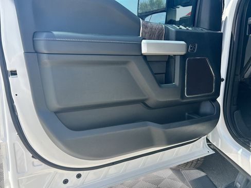 Used 2017 Ford F250 Lariat w/ Lariat Ultimate Package AWD/4WD image 18