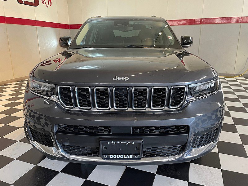 Used 2022 Jeep Grand Cherokee L Laredo w/ Luxury Tech Group I AWD/4WD image 2