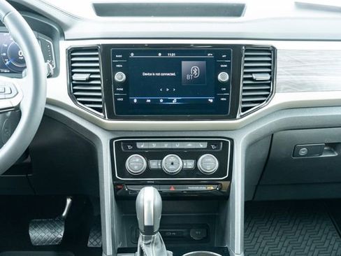 Used 2022 Volkswagen Atlas Cross Sport SE FWD image 32