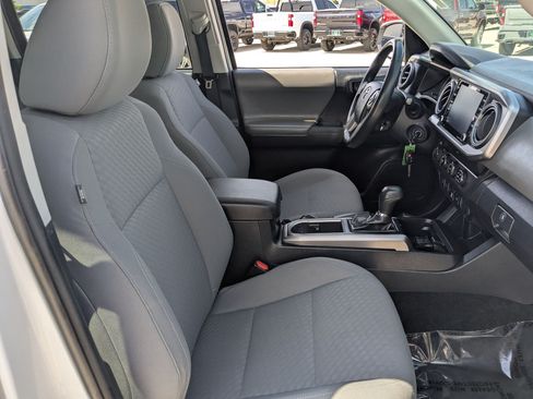 Used 2020 Toyota Tacoma SR5 AWD/4WD image 29