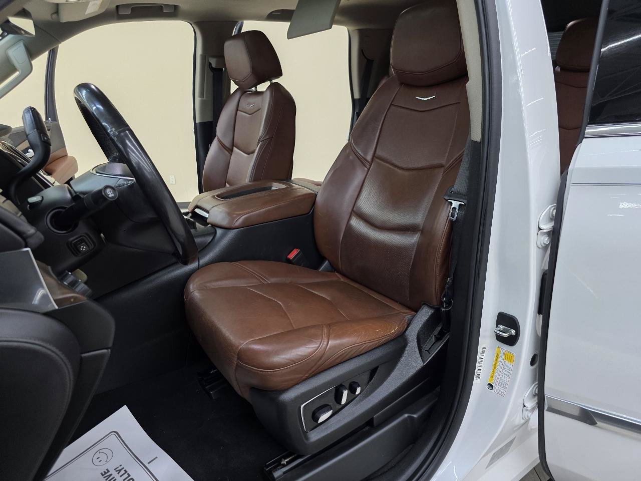 Used 2019 Cadillac Escalade Premium Luxury AWD/4WD image 18
