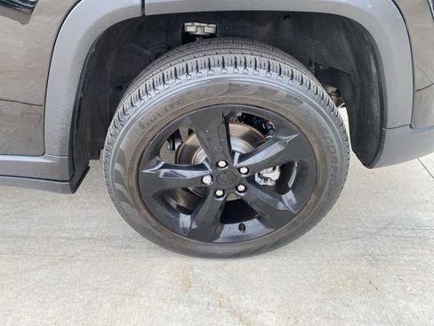 Used 2023 Jeep Grand Cherokee Limited w/ Black Appearance Package image 14