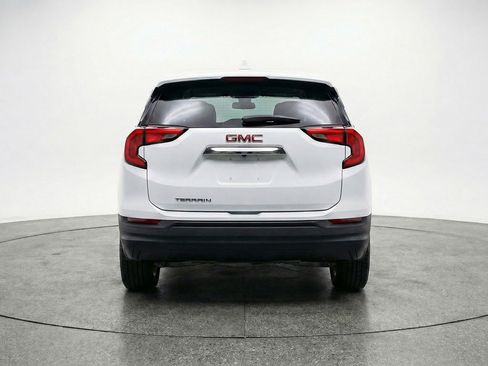 Used 2024 GMC Terrain SLE image 7