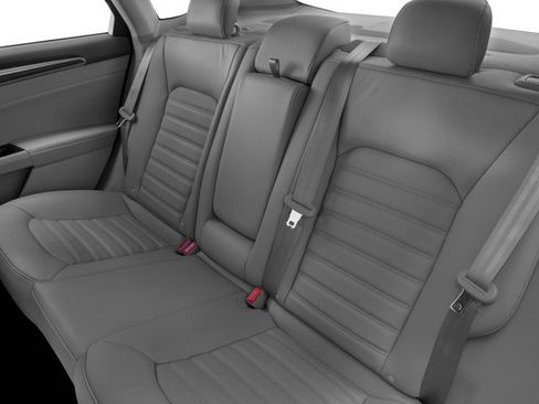Used 2017 Ford Fusion SE FWD image 17