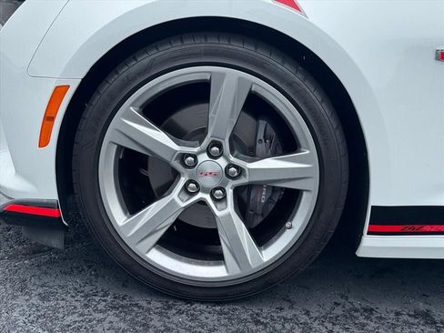 Used 2017 Chevrolet Camaro SS RWD image 9