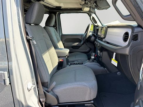 New 2025 Jeep Gladiator Sport image 12