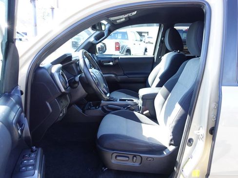 Used 2020 Toyota Tacoma TRD Sport image 15