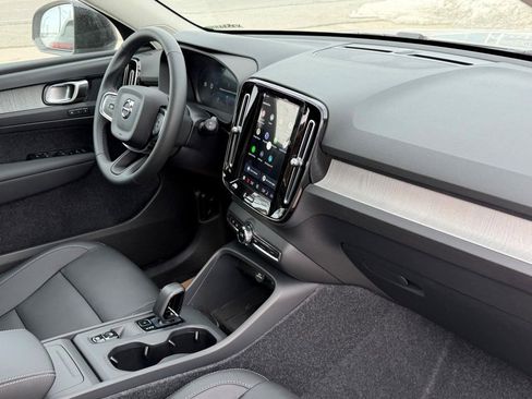 New 2026 Volvo XC40 B5 Core w/ Climate Package image 9
