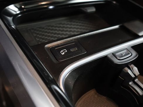 Used 2021 Mercedes-Benz GLB 250 4MATIC w/ Premium Package image 51
