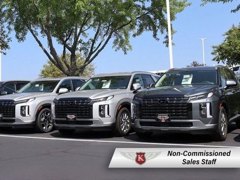 Used 2025 Chrysler Pacifica Select image 37