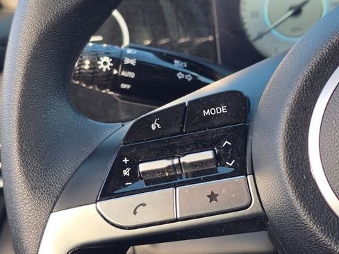 Used 2024 Hyundai Elantra SEL image 16