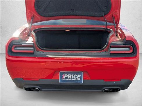 Used 2016 Dodge Challenger SXT image 6