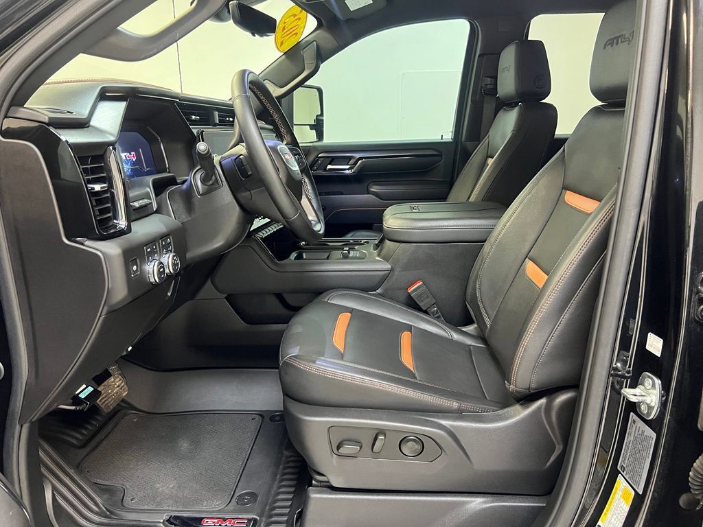 Used 2025 GMC Sierra 2500 AT4 w/ Technology Package AWD/4WD image 15