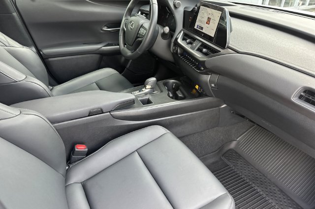 Used 2025 Lexus UX 300h FWD w/ Accessory Package (Z2) image 19