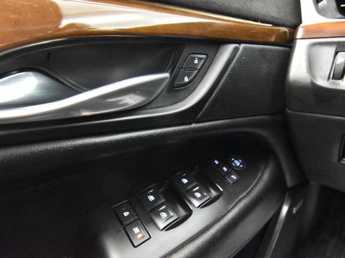 Used 2020 Cadillac Escalade Premium Luxury image 34