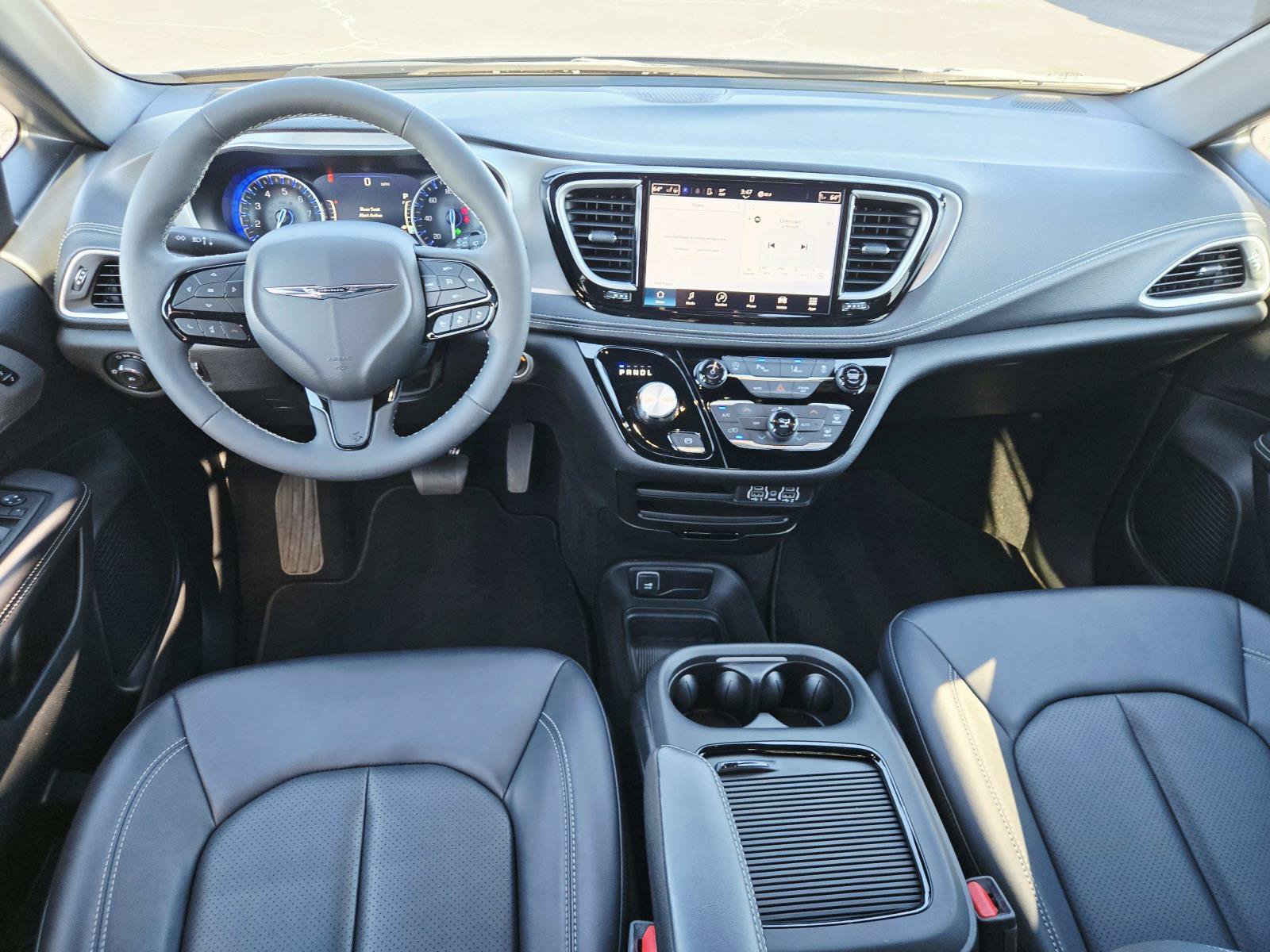 Used 2024 Chrysler Pacifica Touring-L FWD image 10