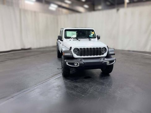 New 2026 Jeep Gladiator Sport image 17