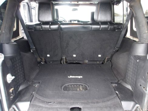 Used 2015 Jeep Wrangler Unlimited Rubicon image 11