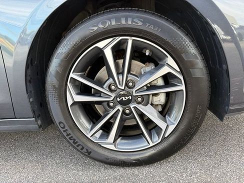 Used 2024 Kia Forte LXS w/ LXS Technology Package FWD image 7