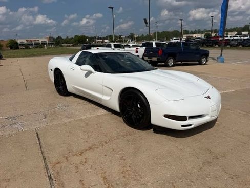 Used 2004 Chevrolet Corvette Coupe RWD image 5