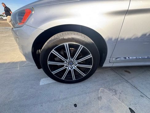 Used 2016 Volvo XC60 T5 Premier w/ Proximity Package FWD image 25
