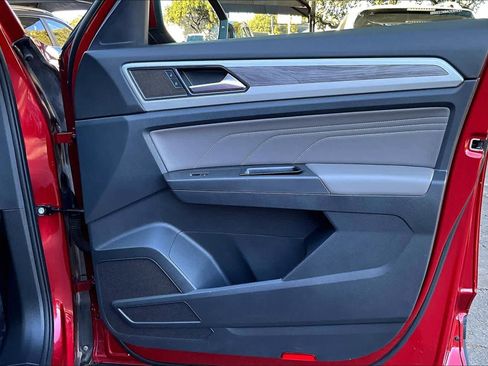 Used 2022 Volkswagen Atlas Cross Sport SE image 22