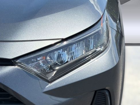 Used 2019 Toyota RAV4 LE AWD/4WD image 11