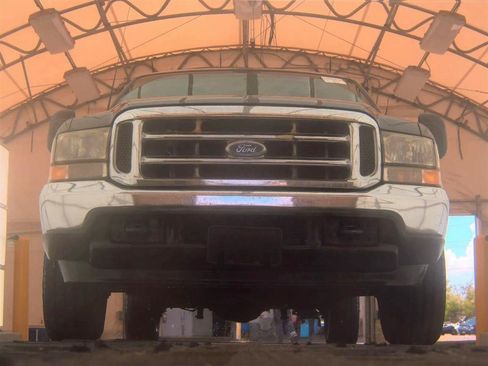 Used 2002 Ford F250 Lariat RWD image 3