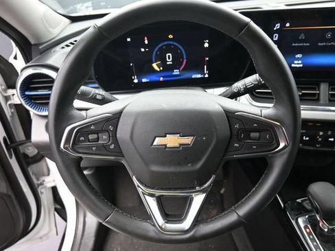 Used 2025 Chevrolet Trax LT w/ LT Convenience Package FWD image 20