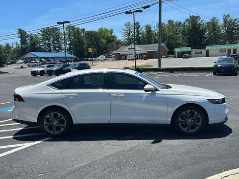 Used 2024 Honda Accord EX image 9
