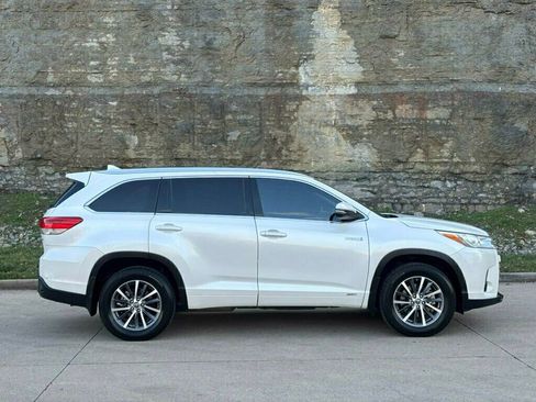 Used 2018 Toyota Highlander XLE image 8