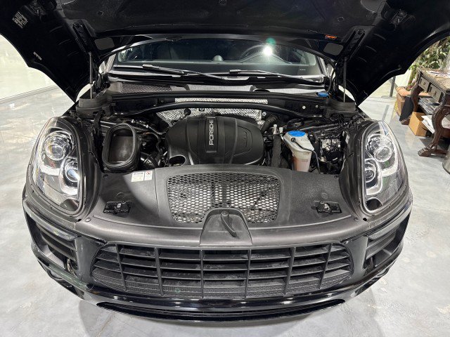 Used 2018 Porsche Macan AWD/4WD image 25
