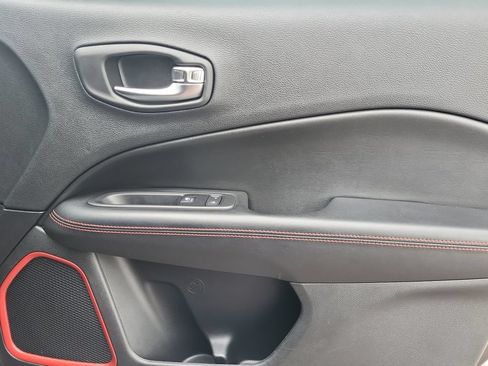 Used 2019 Jeep Compass Trailhawk w/ Cold Weather Group AWD/4WD image 20