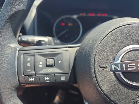 Used 2024 Nissan Rogue S FWD image 16