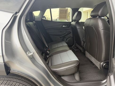 Used 2025 Chevrolet Trax LT image 27