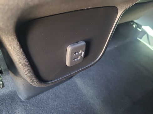 Used 2022 Chevrolet Equinox RS FWD image 12