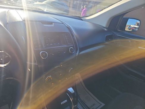 Used 2018 Ford Edge SE image 26