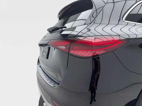 Used 2024 Mercedes-Benz GLC 300 w/ Advanced USB Package image 7