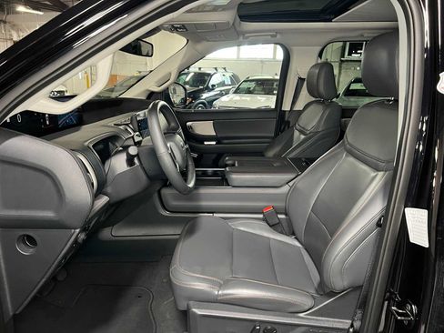 Used 2025 Ford Expedition Active AWD/4WD image 24