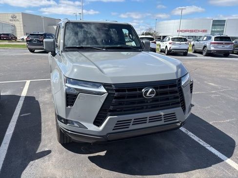 Used 2025 Lexus GX 550 w/ Accessory Package (2T) image 2