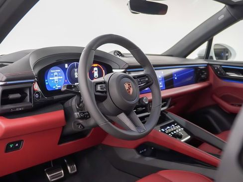 New 2025 Porsche Macan 4S Electric image 4