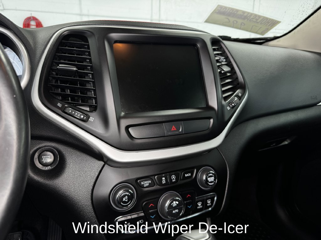Used 2018 Jeep Cherokee Trailhawk w/ Comfort & Convenience Group AWD/4WD image 19
