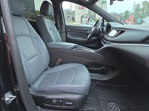 Used 2024 Buick Enclave Essence image 19